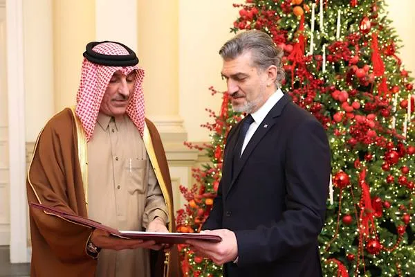 رئیس‌جمهور گرجستان استوارنامه سفیر قطر را پذیرفت