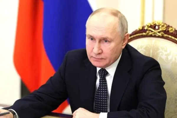 الرئيس الروسي بوتين يجري اتصالاً هاتفياً مع بزشكيان