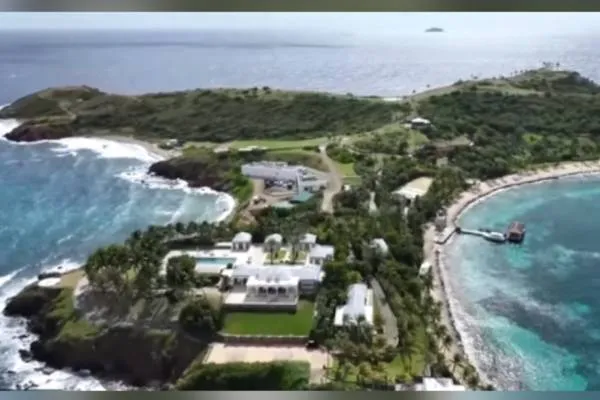 Trampın Ticarət Naziri Epstein-in adasını ziyarət etdiyini təsdiqlədi