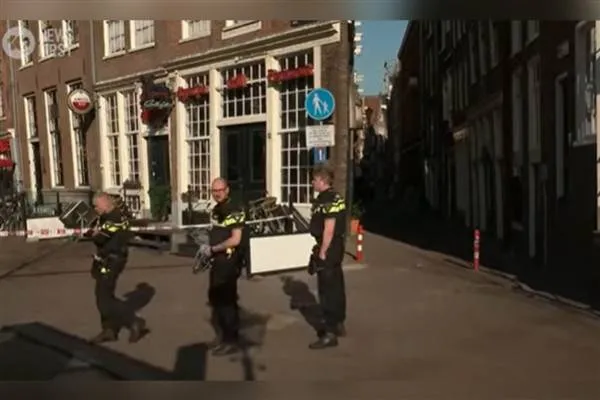 5 injured in knife attack in Amsterdam