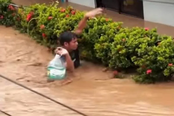 Die Zahl der Todesopfer bei den Überschwemmungen in Indonesien steigt auf 442, während die Suche nach Nahrung und Wasser andauert