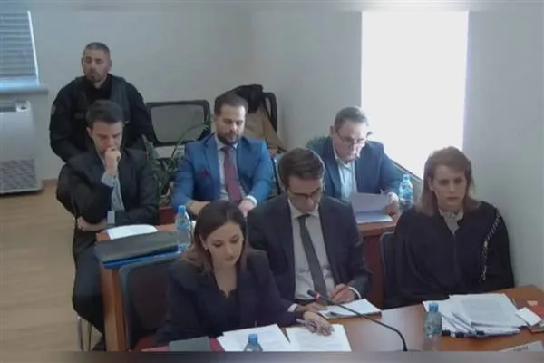 Dadgeha Konstitusyonê ya Arnavutiyê biryarê berdanê Veliaj ji weziyfeyê betal kir