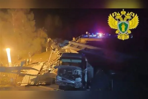 Bridge collapses in Russia, locomotive derails: 7 dead