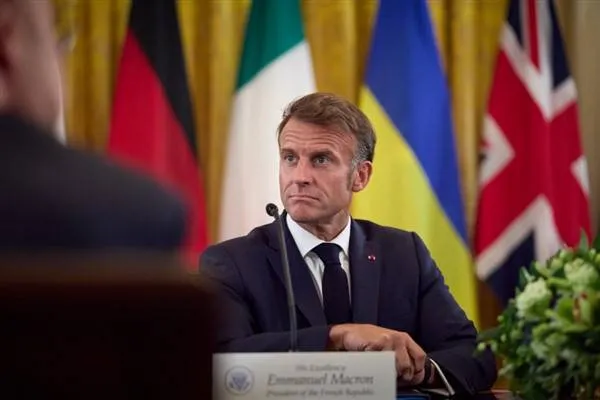 Macron: Accolgo con favore lo sblocco del credito UE per l’Ucraina