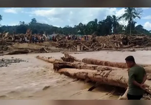 Indonesians revolt over slow flood disaster aid