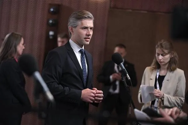 Budrys: Dobbiamo agire con determinazione per costringere Putin a garantire una pace duratura