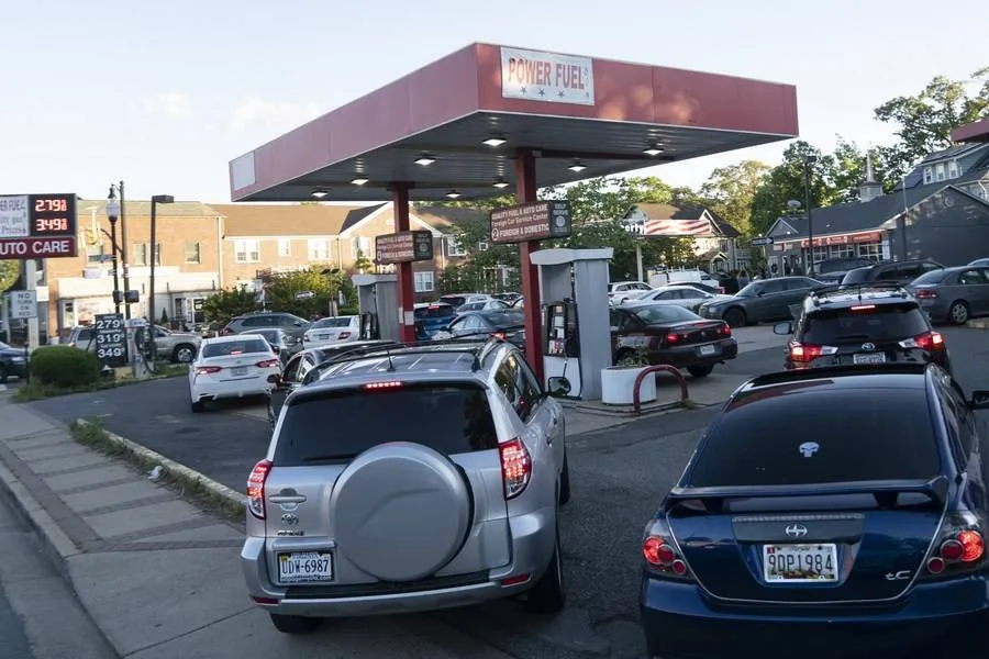 Benzîn li perê Amerîkîyan bi herîn a 20 salan de kêmtir êser dike