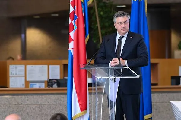 Plenkovic: Continueremo a sostenere i progetti per il popolo croato