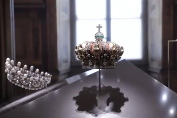 Detenidas dos personas por el robo de joyas en el Museo del Louvre