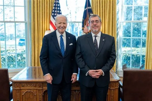נשיא ארצות הברית ביידן נפגש עם נשיא גואטמלה ארוואלו