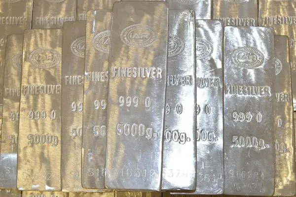 Silber steigt um mehr als 3 % und klettert über 80 Dollar