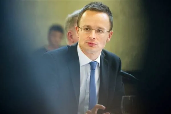 Szijjarto: Em ê destûr nedin ku Ukrayna di hilbijartinên me de destwerdanê bike