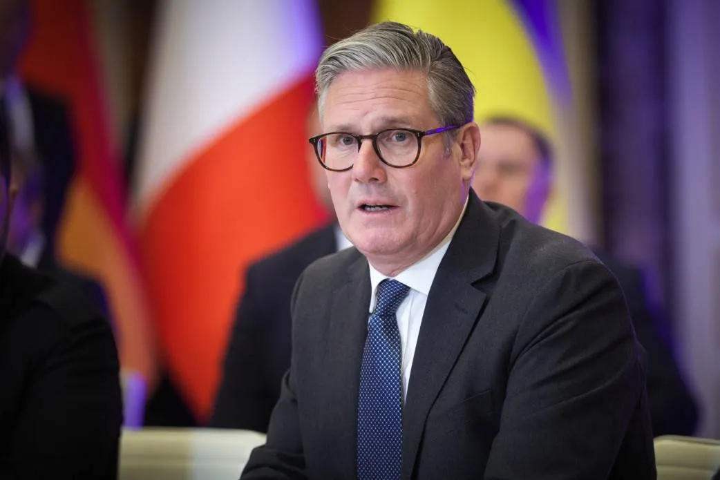 Starmer sottolinea la necessità di una “soluzione diplomatica” nel processo tra Stati Uniti e Iran