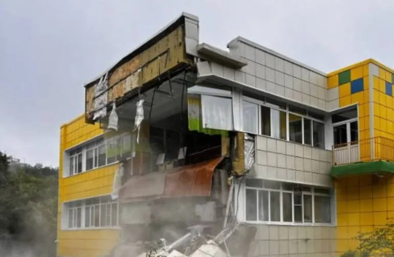 Tsunami warnings issued in several countries after 8.8 earthquake in Kamchatka
