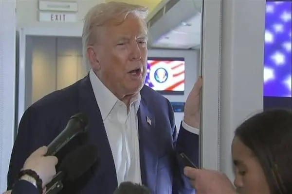 Trump anuncia que podrían aplicarse aranceles de hasta el 25% a las importaciones desde la India