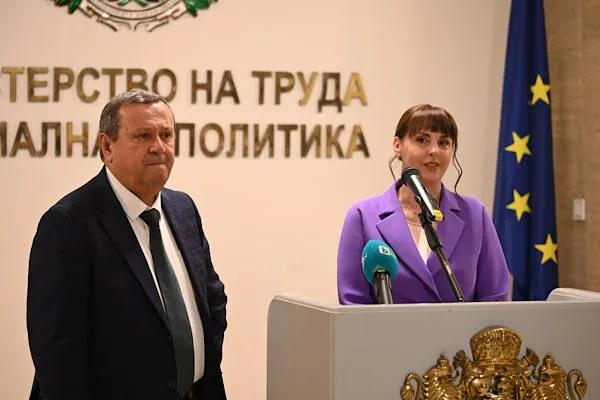 Efremova ha assunto l’incarico di ministro del Lavoro e delle Politiche sociali da Ademov