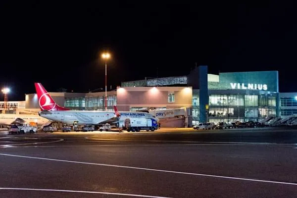 Vilnius Airport closed due to smuggler balloons