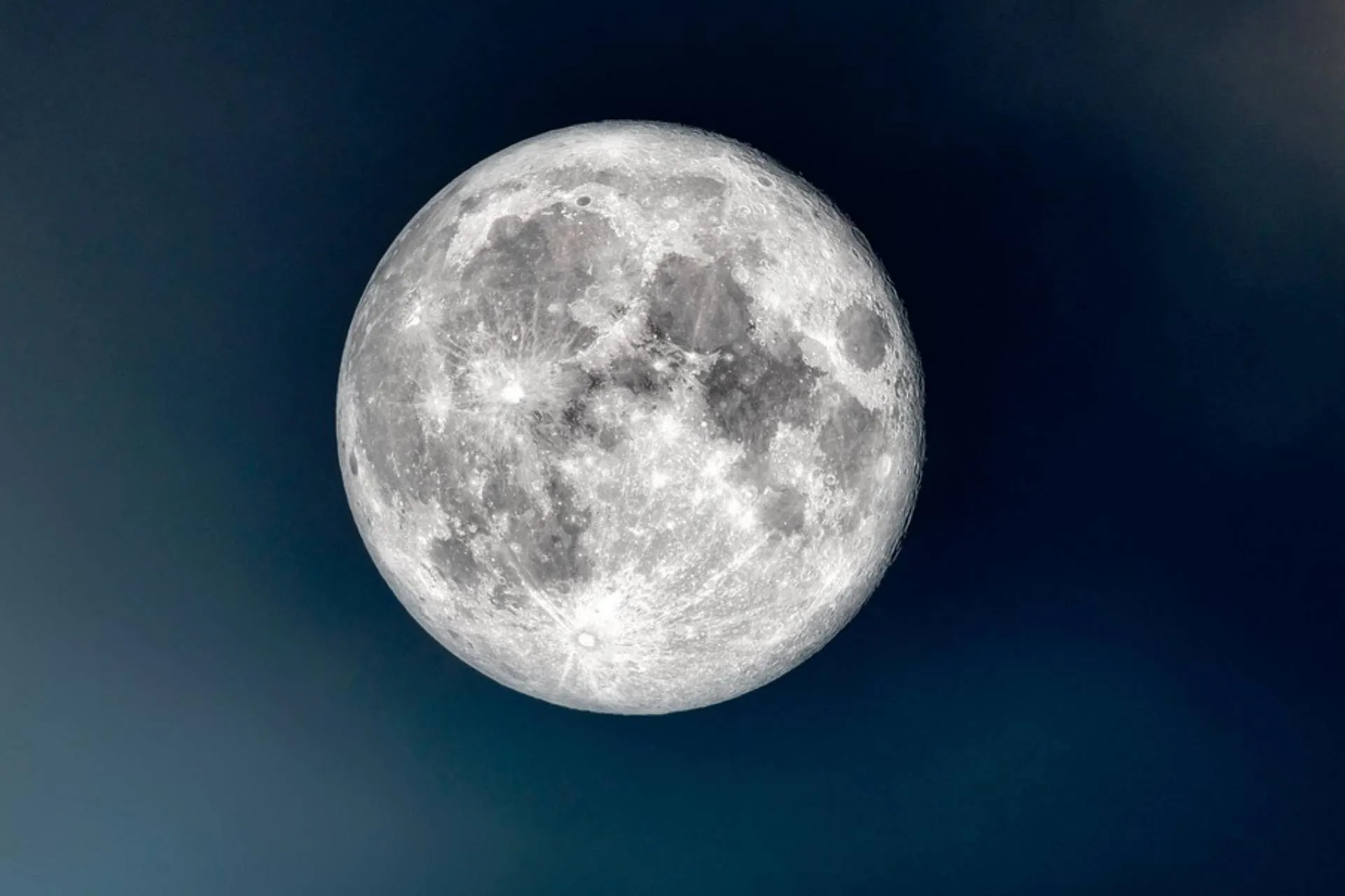 NASA: Pellgu Orientale në Hënë u pa plotësisht për herë të parë