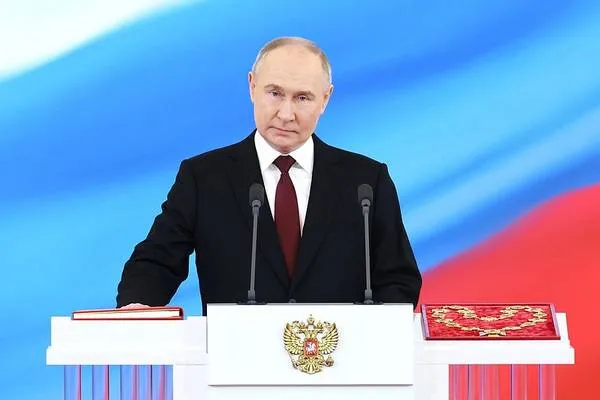 Putin legt als Russlands Präsident zum fünften Mal den Amtseid ab