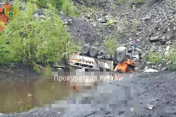 14 muertos tras caer un autobús por un precipicio en Yakutia