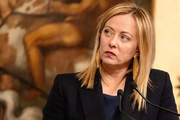Meloni: Em di ber xezeka dijminê de ne