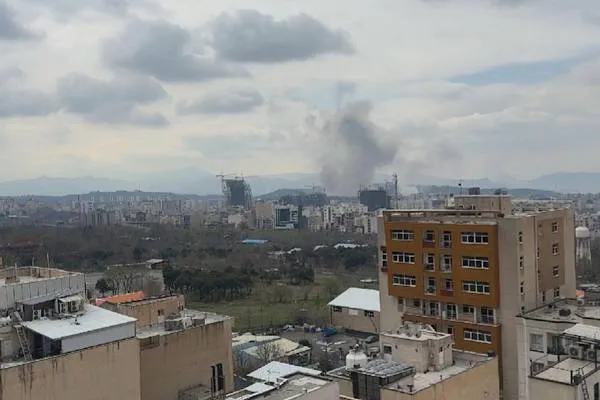 شُنّت غارات جوية واسعة النطاق على طهران، عاصمة إيران