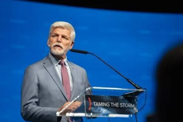 Pavel: Politics needs young people