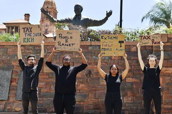 400 Millionäre und Milliardäre fordern höhere Steuern für Superreiche