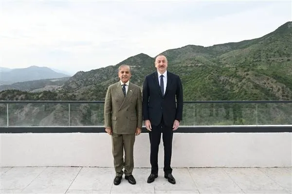 Aliyev meets with Pakistani Prime Minister Sharif