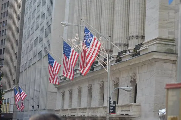 U.S. stock futures fall despite Fed rate cut