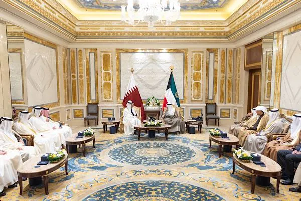 Emîrê Kuweytê bi Serokwezîrê Qeterê re hevdîtin kir