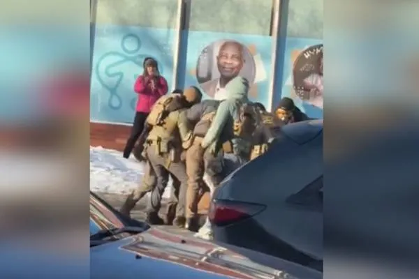 Immigration officer tried to enter Ecuador’s consulate in Minneapolis