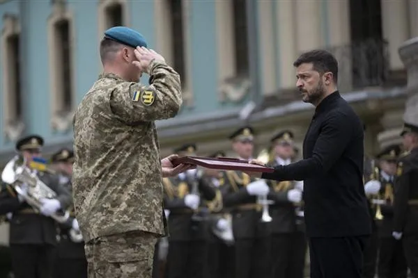 Zelensky meets with Marines and their families