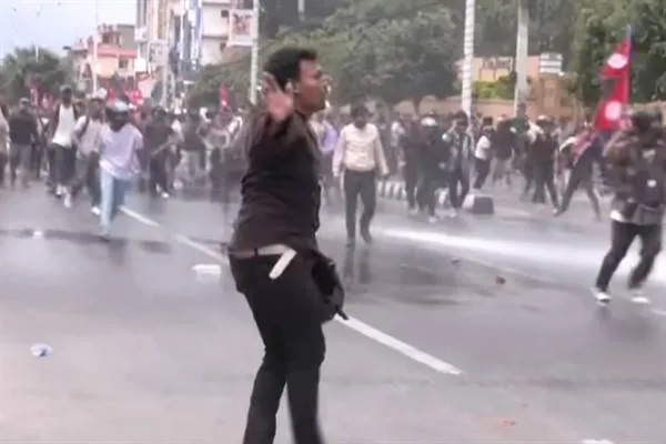 Di hilbijartinên Nepalê de pêşkêşkerê televîzyonê û şaredarê rapker îtîfaqek çêkirin