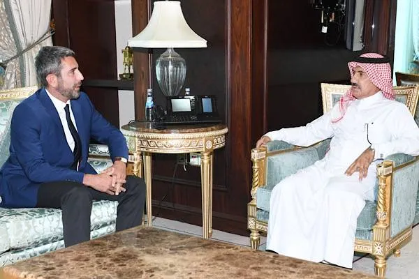 الحمادي يلتقي بسفير جورجيا لدى قطر أفالياني