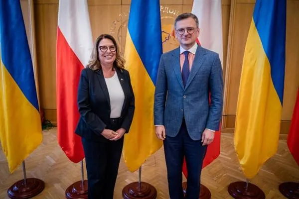 שר החוץ של אוקראינה, קולבה, נפגש עם נשיא הסנאט של פולין, בלונסקה