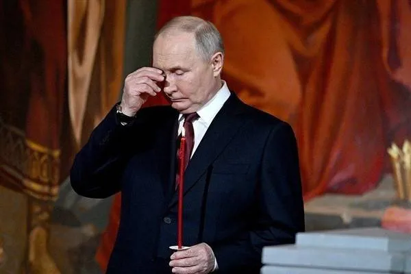 ロシア大統領プーチン、正教徒の復活祭を祝う