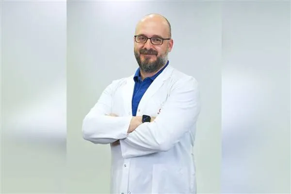 Achten Sie auf Flecken, Öffnungen oder Behaarung im unteren Rückenbereich