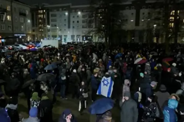 Un tribunale lituano dichiara colpevole un leader di partito per discorsi d’odio contro gli ebrei