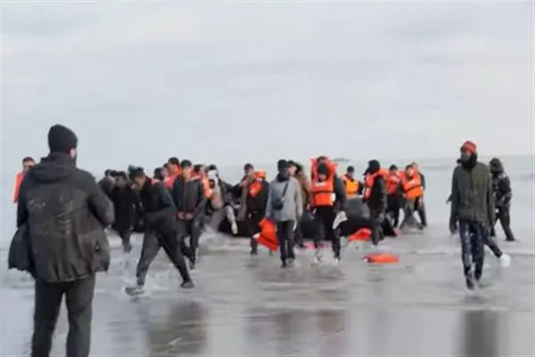 Un judecător britanic a blocat planul de returnare a unui migrant în Franța