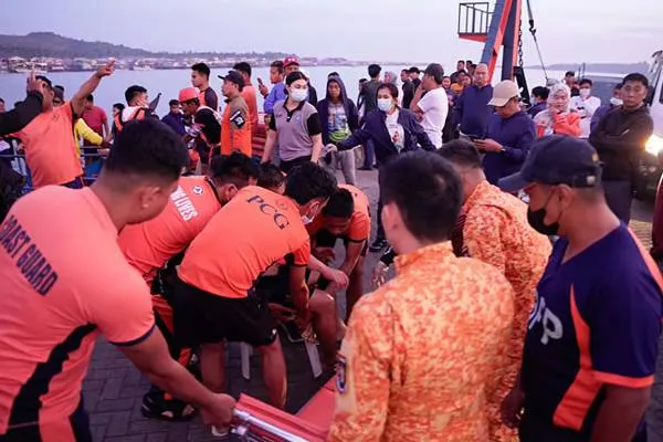 Ferry sinks in the Philippines, at least 13 killed and dozens missing